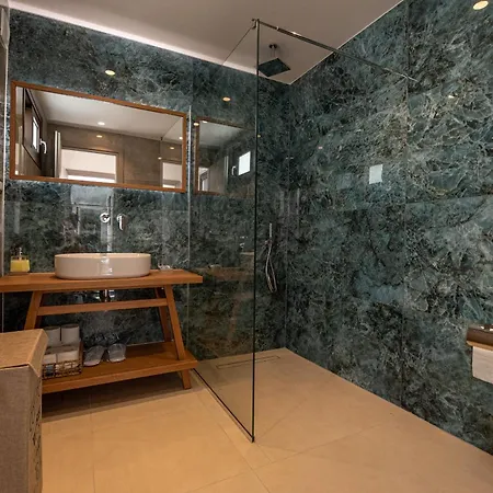 Sienna Private Luxury Marathiás